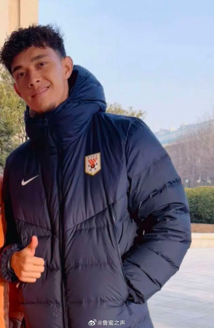  博主：泰山隊新援李小恒已抵達(dá)俱樂部，明天將隨隊登泰山祈福