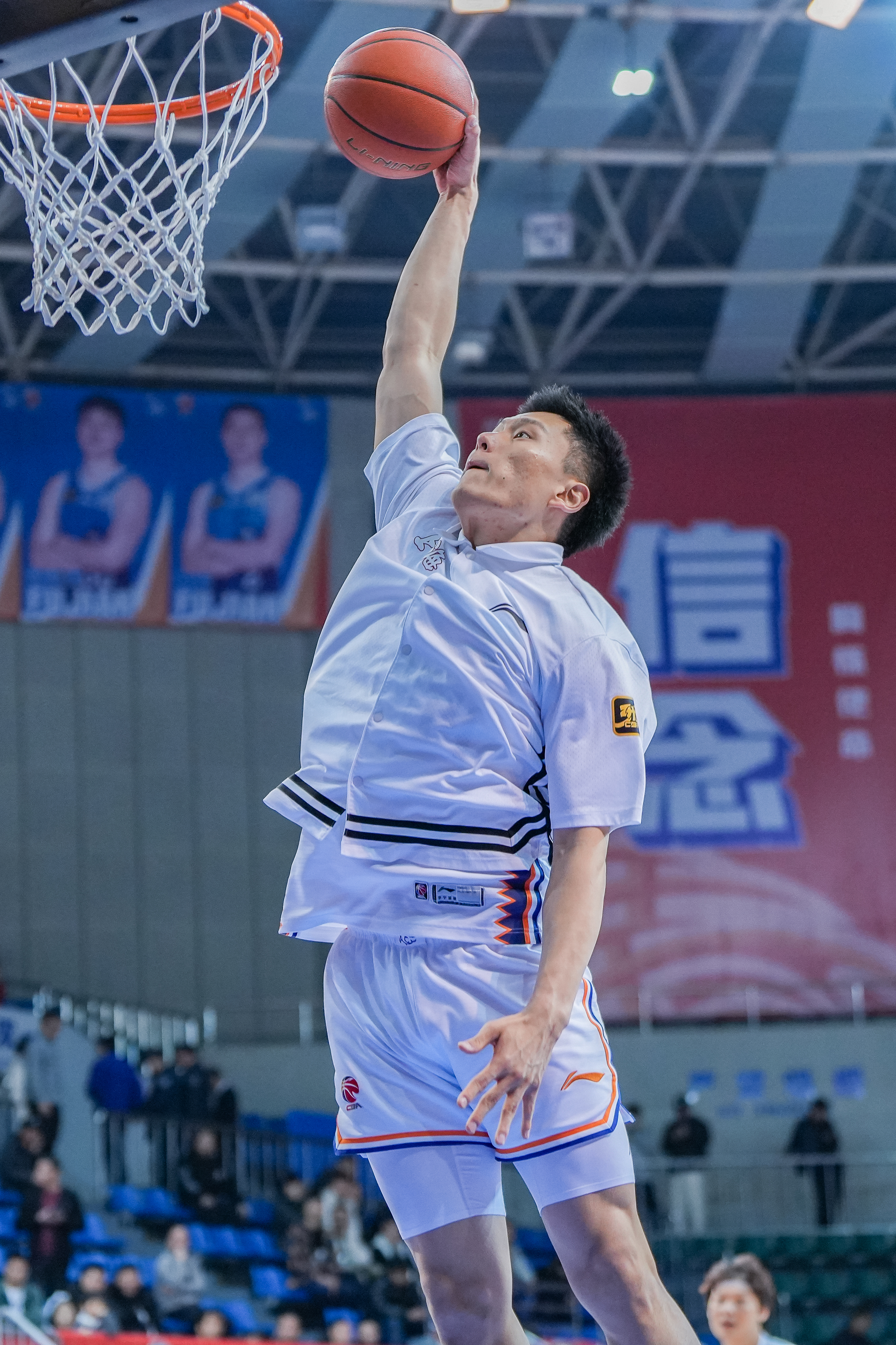  持續(xù)漲球！上海男籃“李花”組合—李弘權(quán)、李添榮