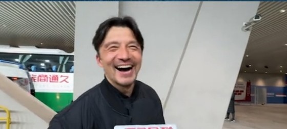  帶孩子和帶球隊(duì)哪個更累？謝暉笑言：都累，但帶孩子更累