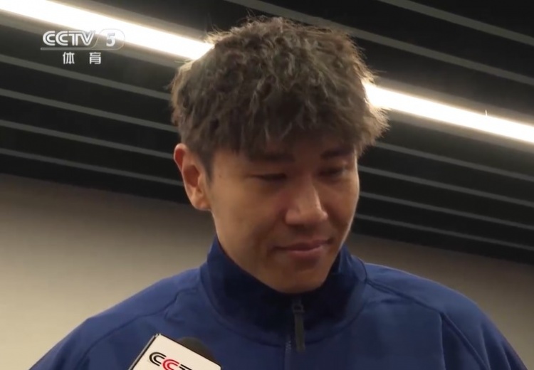 鐵漢柔情！三鎮(zhèn)球員劉奕鳴探望患病小球迷時(shí)哽咽