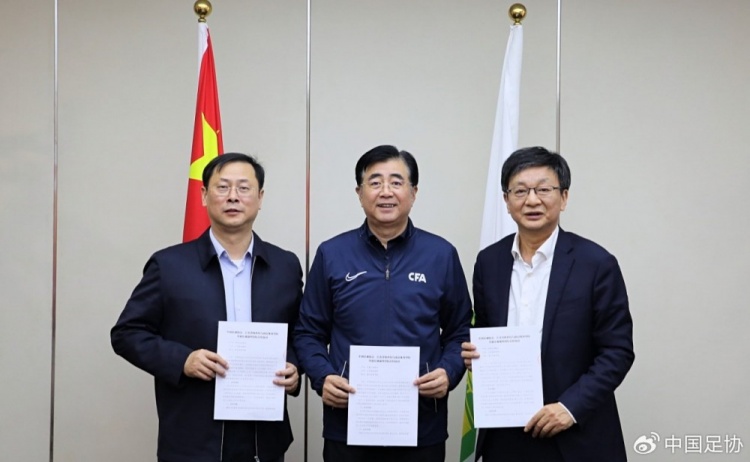  中國(guó)足協(xié)、江蘇省體育局、南京體育學(xué)院簽約共建足球裁判學(xué)院
