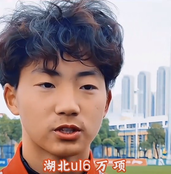  萬項談全運會吊射破門：發(fā)現(xiàn)門將站位不是很好，就很自信的射門