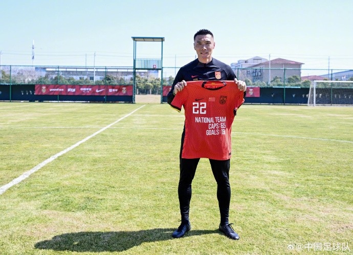  向退役的前國(guó)家隊(duì)球員于大寶表達(dá)感謝、送上祝福