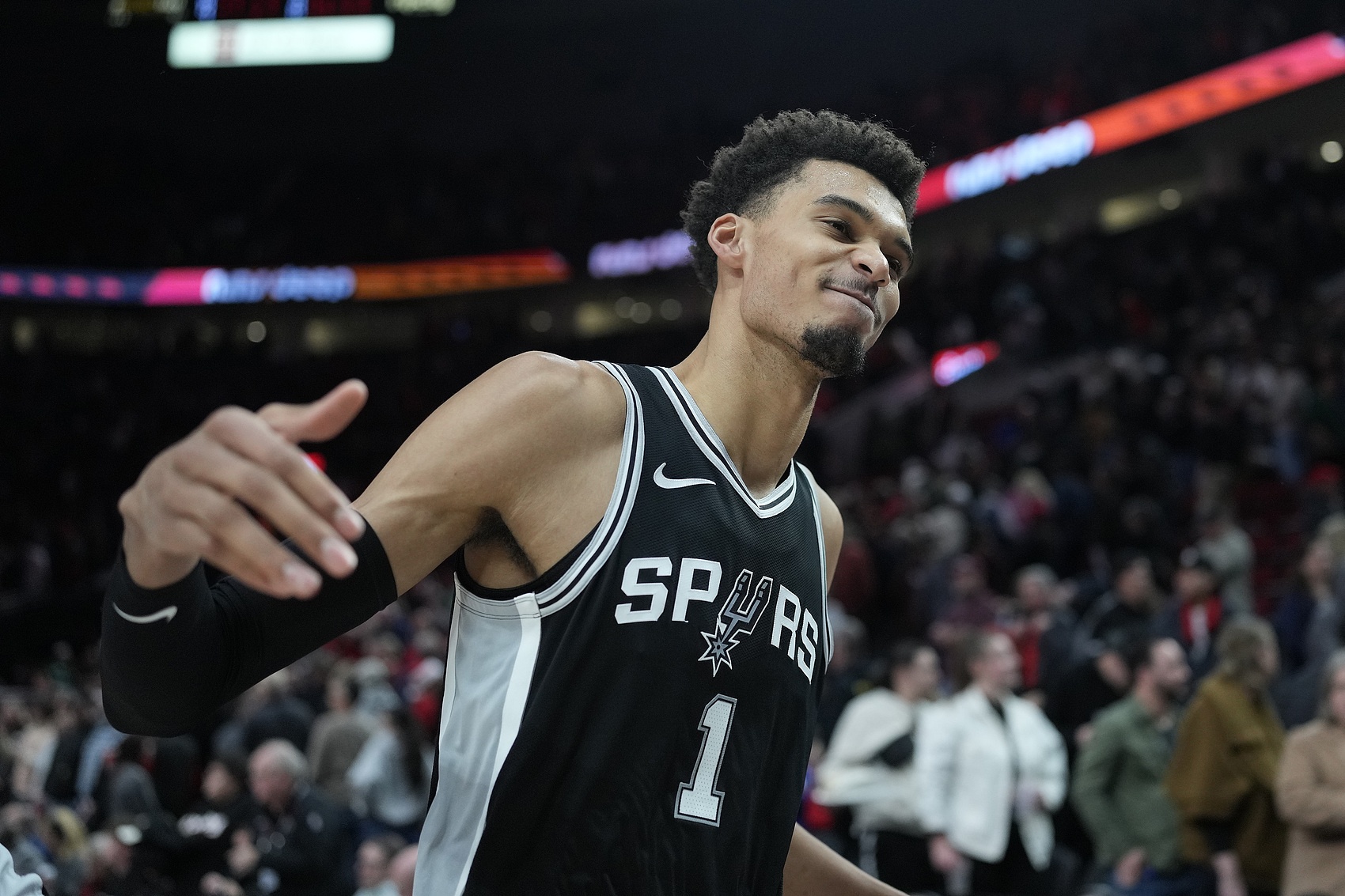  下一個(gè)NBA超級巨星？文班亞馬——身高&技術(shù)與人格魅力的完美結(jié)合
