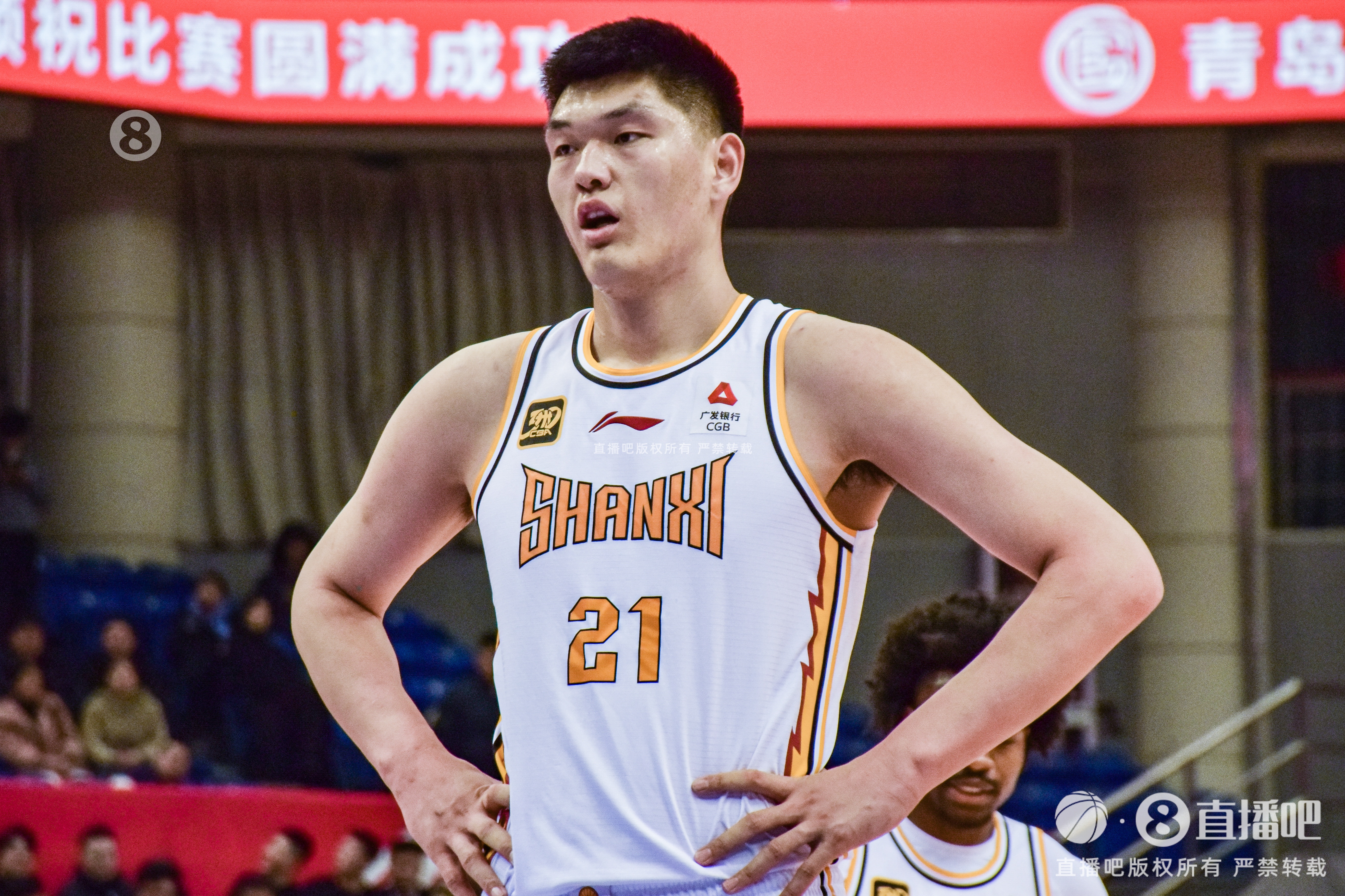  進(jìn)化了！劉傳興半場7中5&三分3中2 拿下12分3籃板助隊建立領(lǐng)先