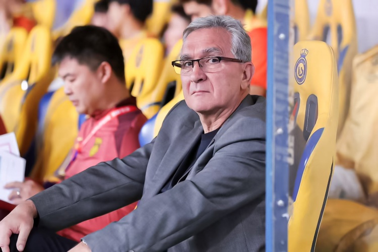  李佳悅：伊萬陣型打法讓我摸不著頭腦，上半場應(yīng)打541做好防守